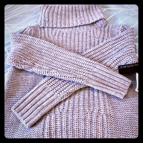 Banana Republic Sweaters - NWT Banana Republic Sweater